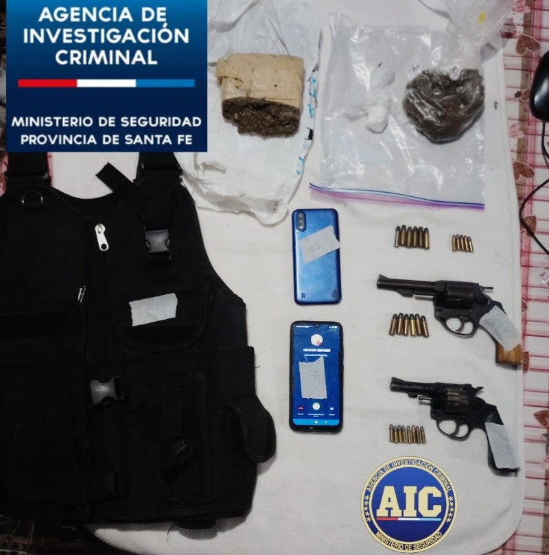 Mega allanamiento en Funes y región: secuestran armas, dinero y drogas